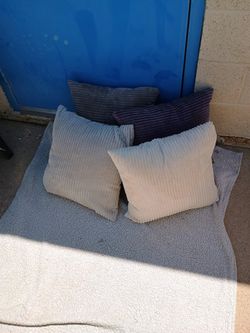 4 Very Nice Couch Cushions In Matching Shades Perfect Condition