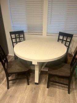 Round table & 4 chairs