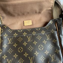 Authentic Louis Voitton Messenger Bag. 