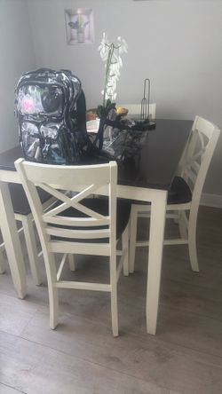 Comedor 5 sillas y lavadora pequeña