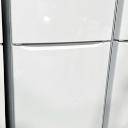 NEW 30” LG Refrigerator 20.2cu.ft. 