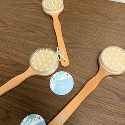 EXFOLIATING BACK & BODY BRUSH