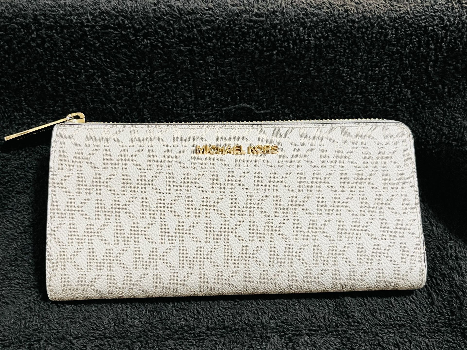 New Michael Kors Wallet