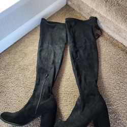 Womans knee high boots or above. 22" with 3" heal sz 8 m Unisa. Avondale