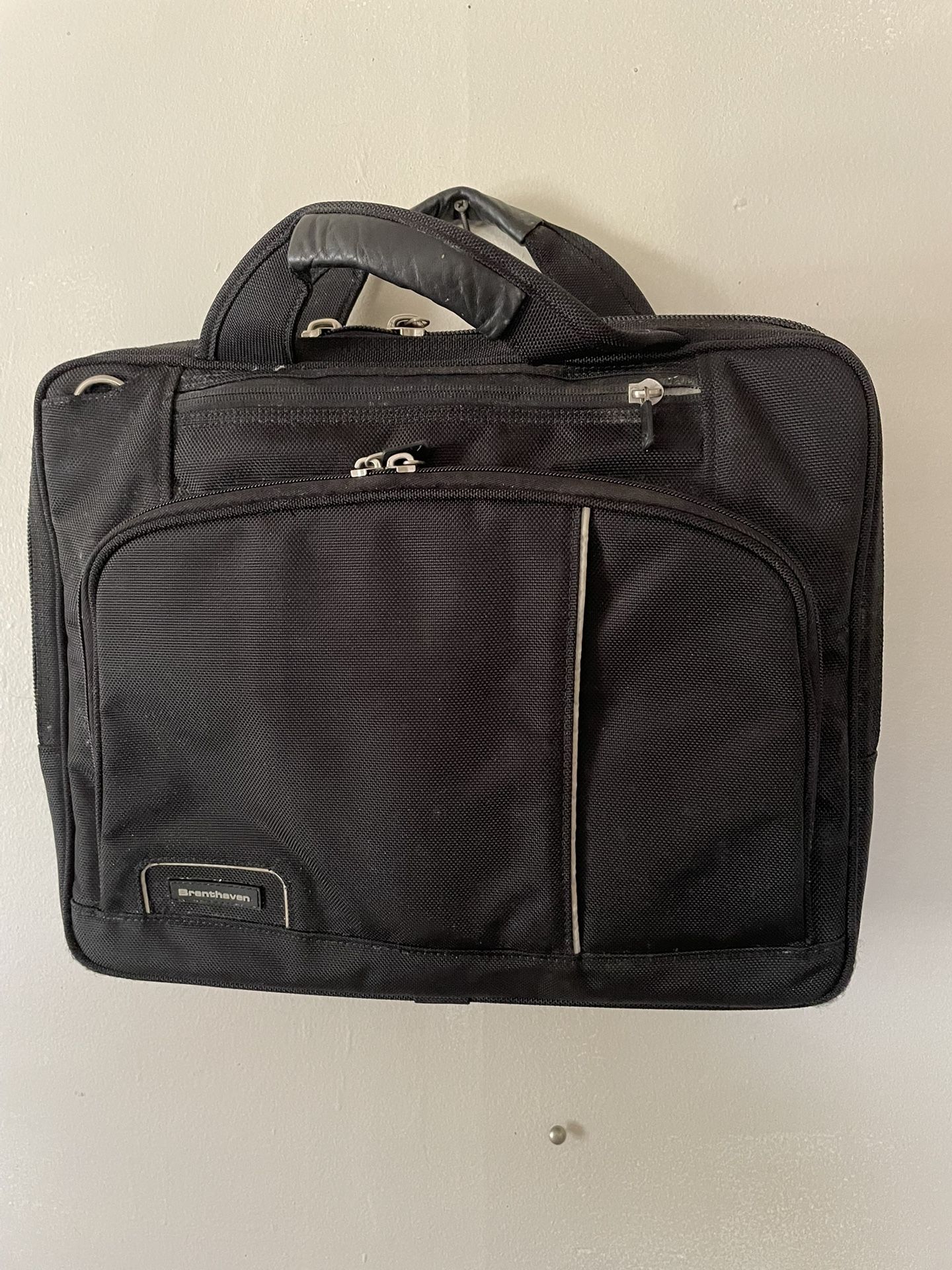 Brenthaven I Brenthaven Shoulder Case. New New