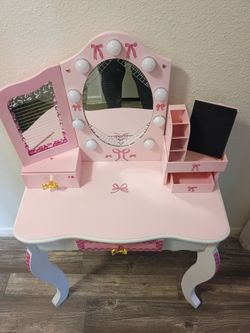 Girls vanity