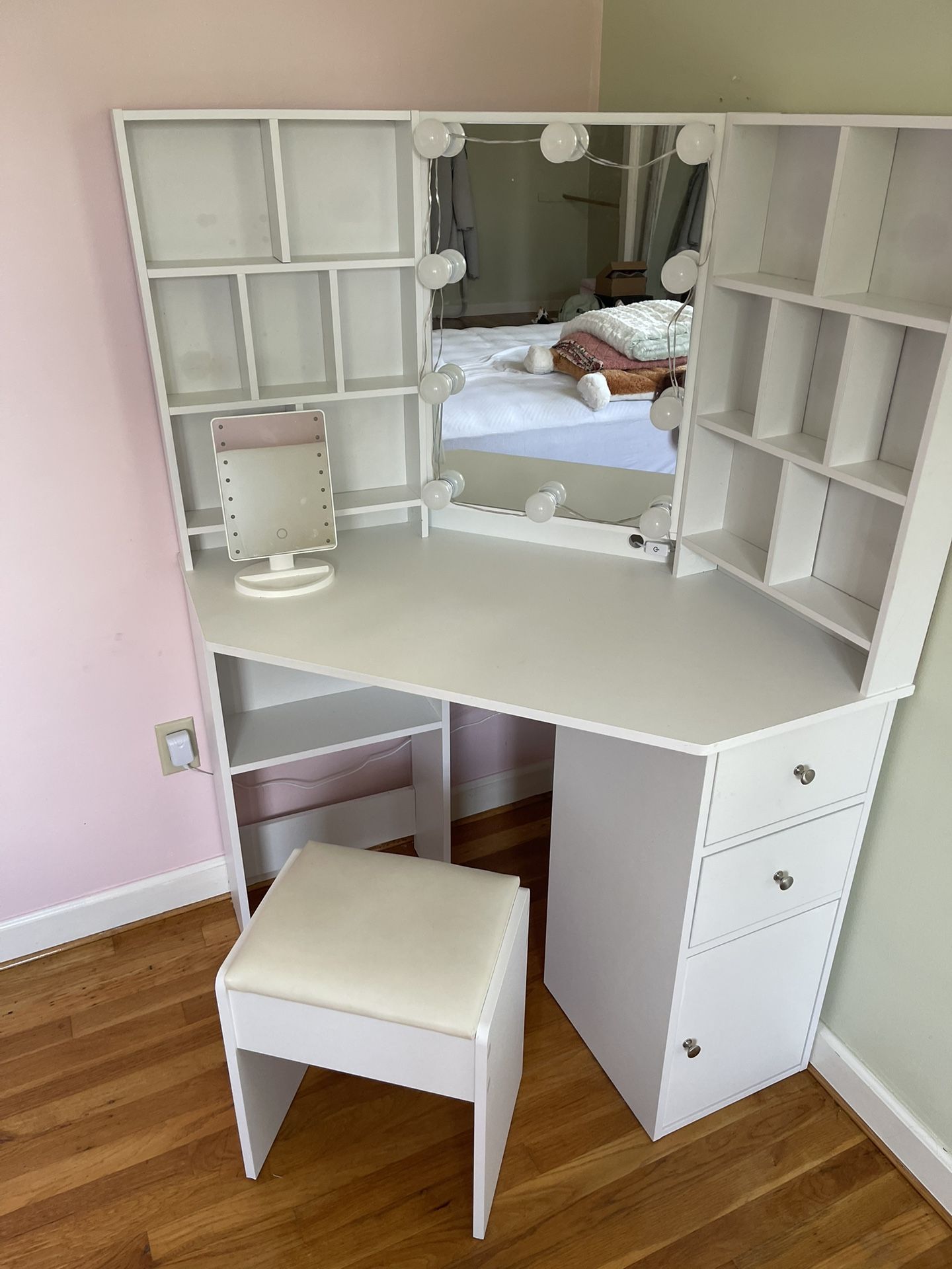 Coner Vanity