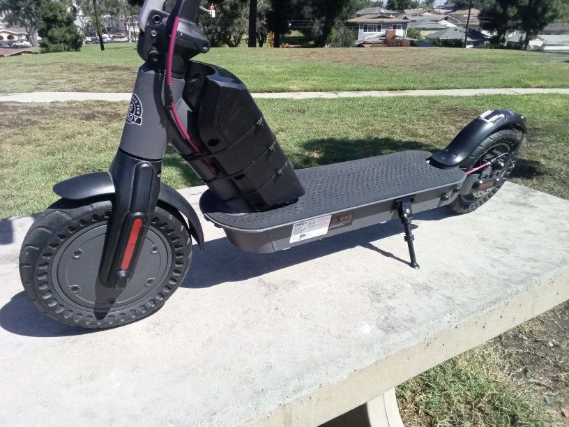 Long Distance E Scooter Hi-boy S2 - 30mph, 21 Mile Distance, Charger - $180