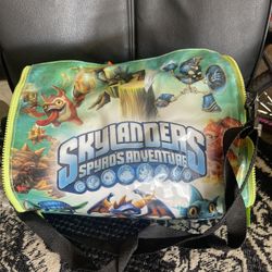$120 Skylanders Bundle  comes with case.  Tulare 