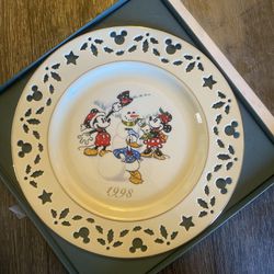 Vintage 1998 Disney Plate