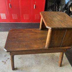 Antique Table And Lamp From The 40’s