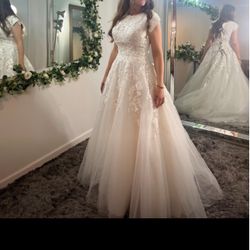Beautiful Wedding Dress! Size 10 Bridal