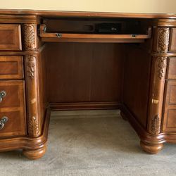 Executive Desk With Hutch 