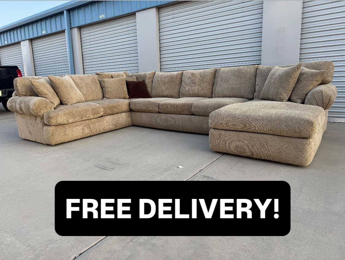FREE DELIVERY || Jerome’s Furniture 3Pc Sectional Couch