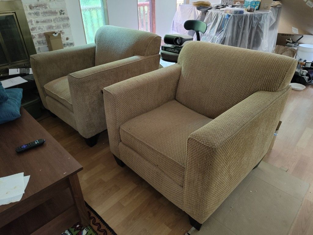 Great Matching Comfy Chairs -Free!