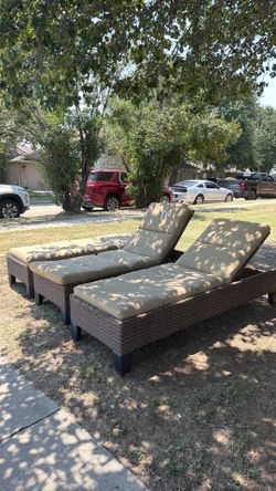Convene wicker Ratten outdoor patio upholstered double chaise chair in expresso mocha