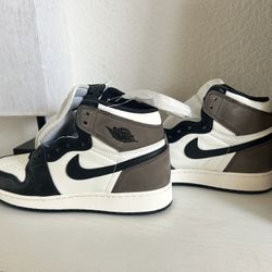 Nike Air Jordan 1 Retro High OG Dark Mocha GS Size 6.5Y (Womens 8) - (Authentic)