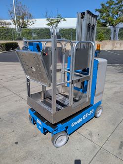 Genie qs-20 arrow man lift 19 ft. 9-in platform height 282 hours