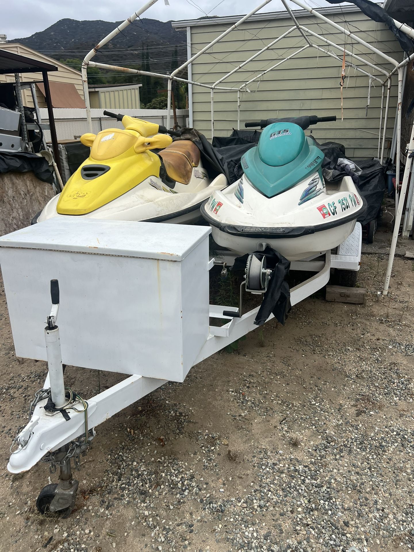 It must go two jet ski& the trailer 2001&1997