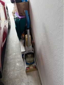 CARPET CLEANER