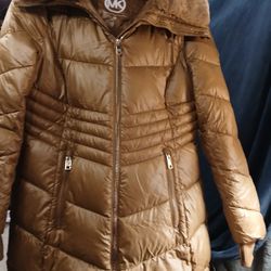 Michael Kors Gold Tone Quilted Down Puffer Coat With Brown Faux Fur Collar