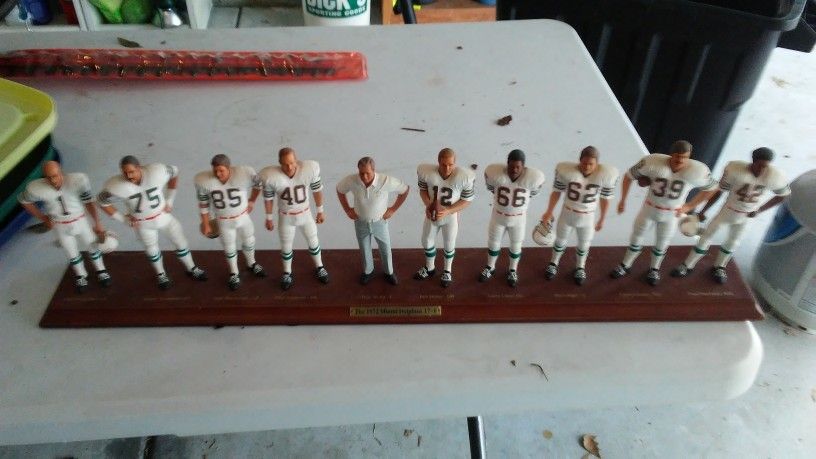 Danbury Mint 1972 undefeated Miami Dolphins team figurines