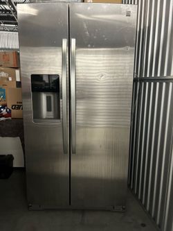 Kenmore Side-by-Side Stainless Steel Refrigerator w/ Ice & Water Dispenser