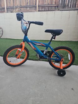 Hot Wheels Kids Bike with Training Wheels