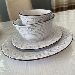 Pfaltzgraff Trellis White Dinner Set for 4 - NEW