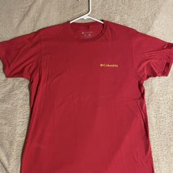 Columbia T-shirt (medium)