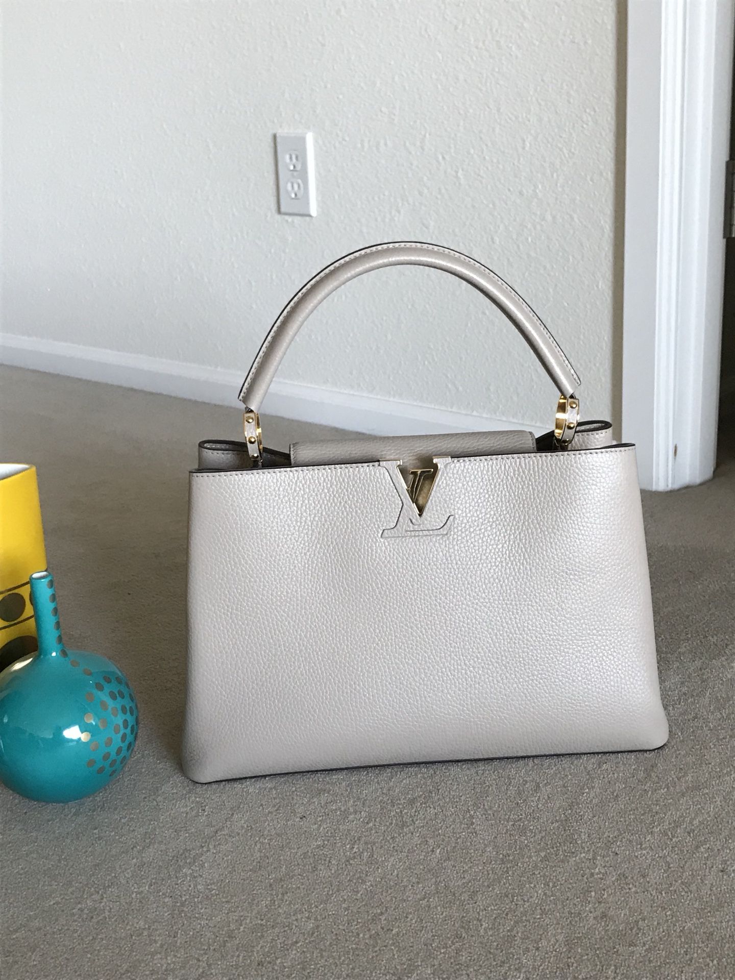 Authentic Louis Vuitton Capucines MM ~ light grey leather for Sale in  Tacoma, WA - OfferUp