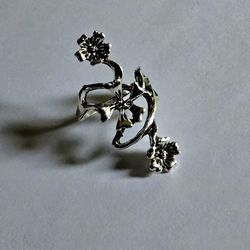 CLIMBING  STAINLESS SILVER FOREVER WEAR FLORAL NEW SIZE 6 RING