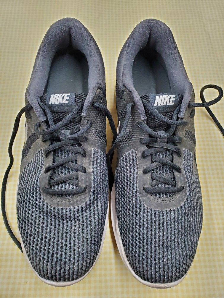 Black Nike Men's Tennis Shoes