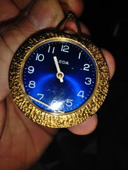 Leda pendant watch