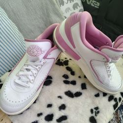 Women's 10.5 2/3 Air Jordans orchid