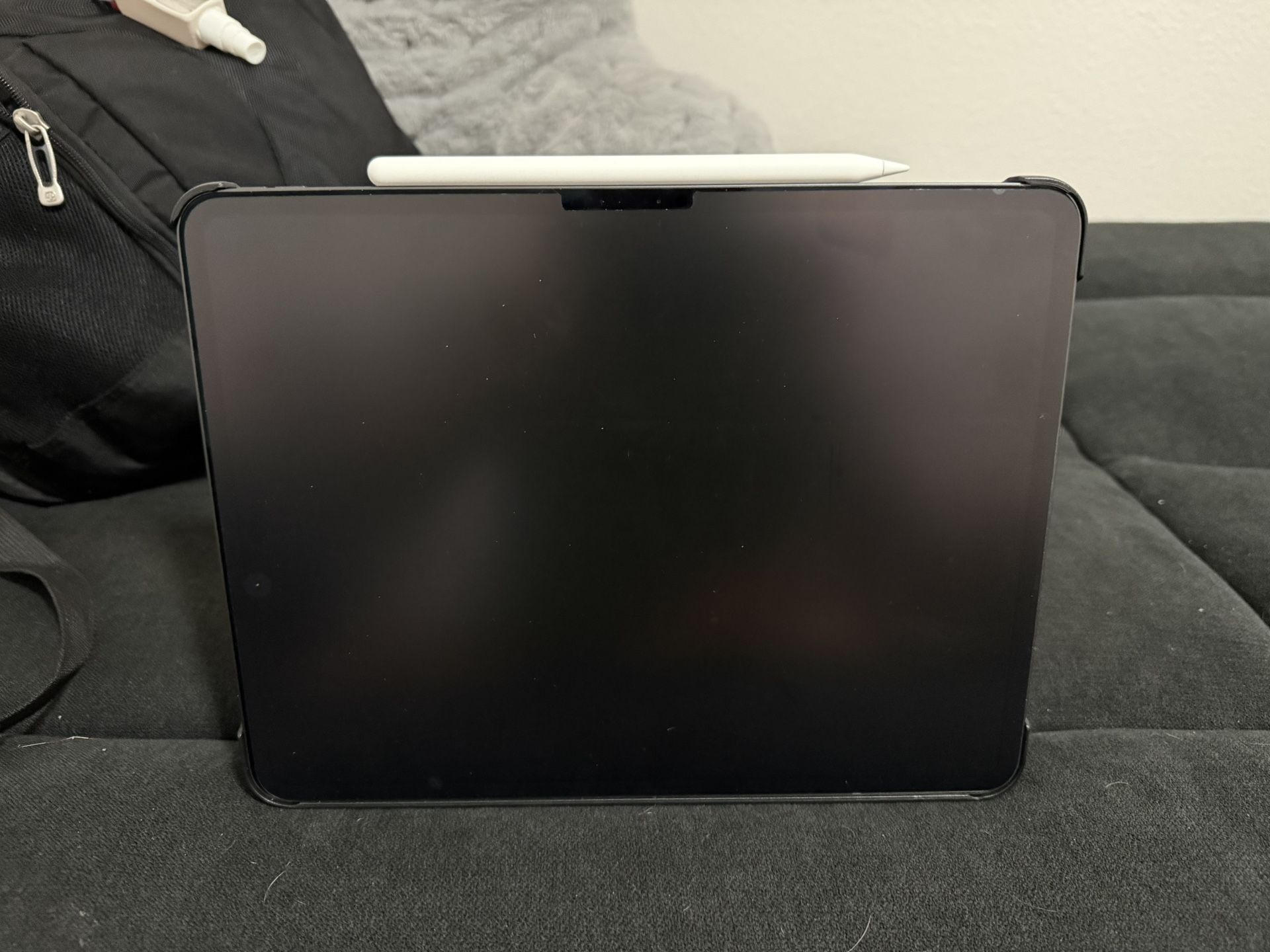 iPad 13” M4 Pro 256 GB WiFi with ESR Tech Magic Keyboard and Apple Pencil Pro