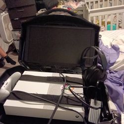 Portable tv/monitor