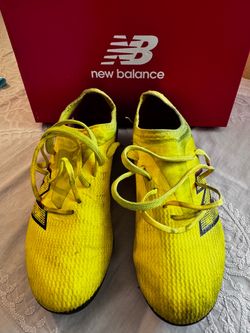 Juniors New Balance Soccer Cleat size 2.5