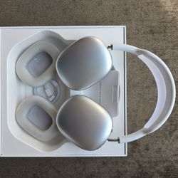 AirPodsMax with Smart Case