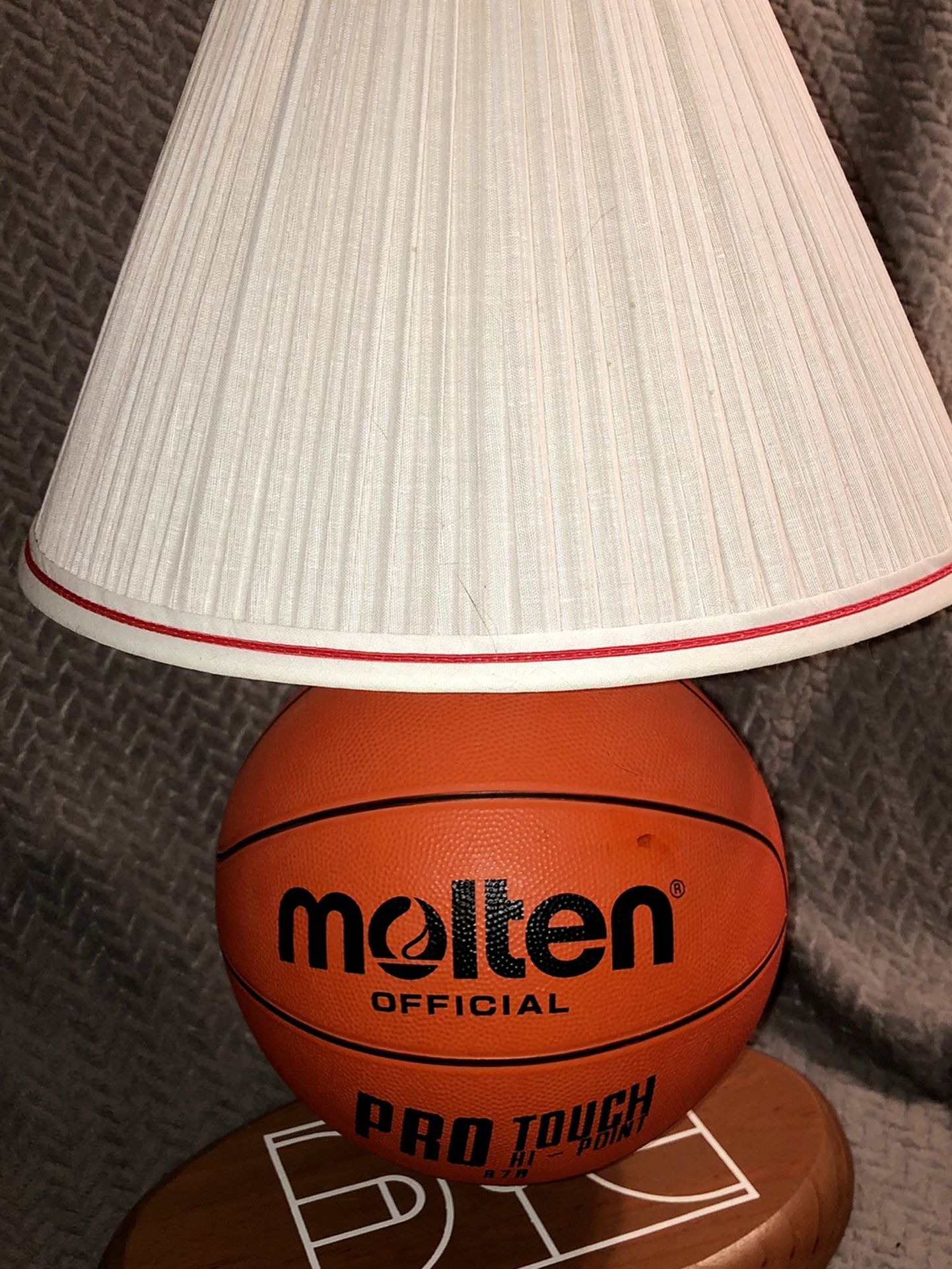 Super unique basketball lamp - REAL Basketball!