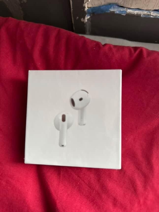 Airpods Gen 4 (white)