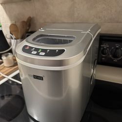 VIVOHOME Silver Ice Maker
