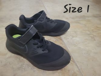 Boy's Nike Shoes Size 1
