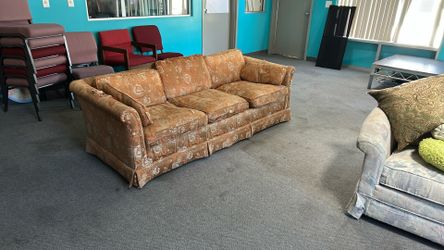 FREE Couch Sofa 🛋️
