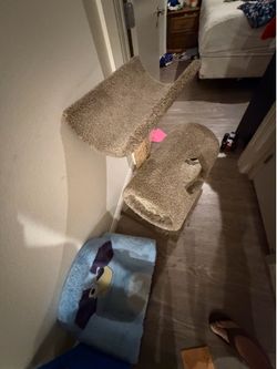 Small cat tree good condition