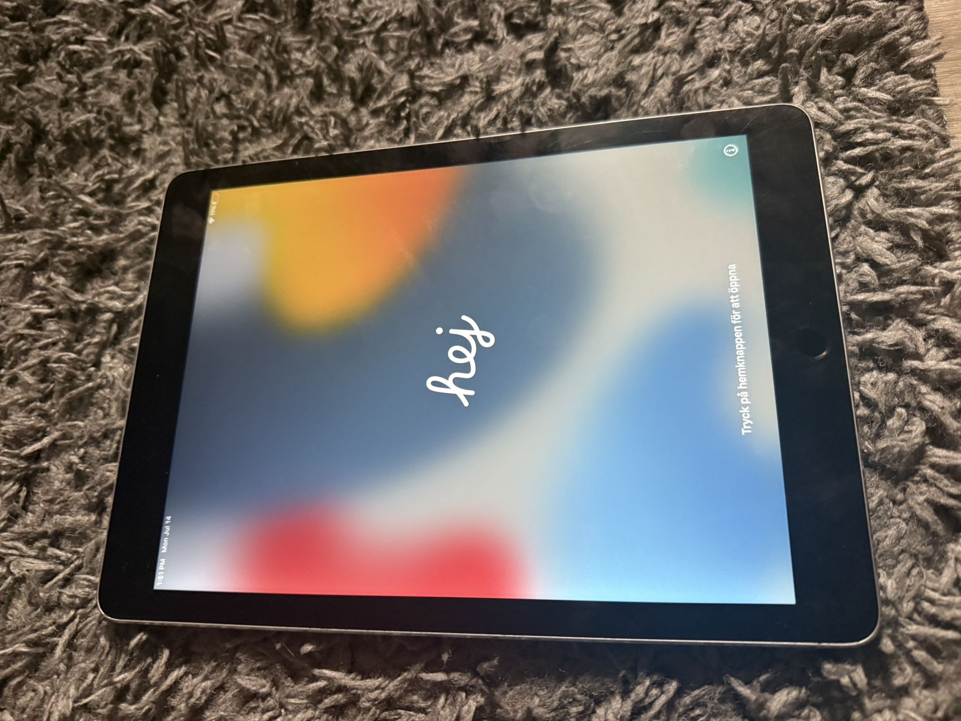 ipad air 2 (For parts) Dm for more info