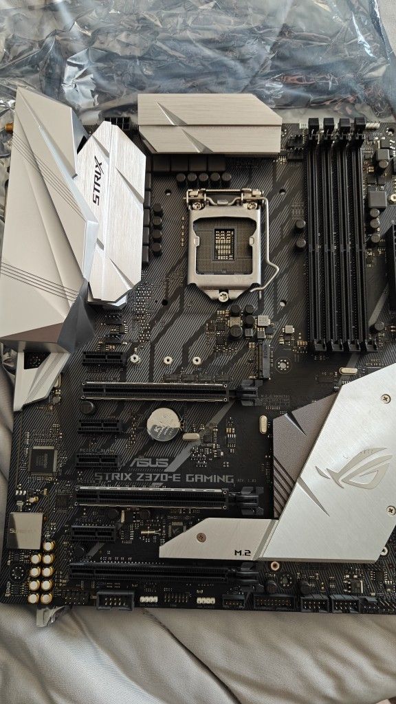 Asus rog Strix Z370-E LGA 1151 Socket