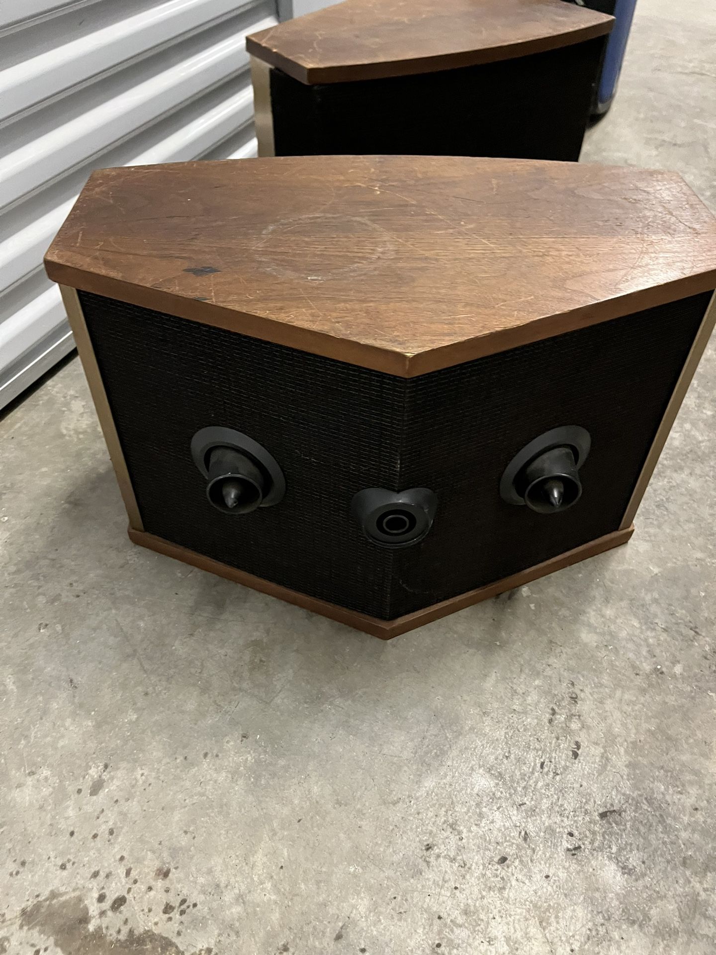 Pair Of Vintage Bose 901 Series VI Speakers
