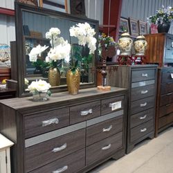 Dresser Set Includes Dresser, Mirror And Chest Of Drawers 