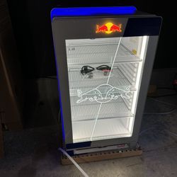 (New) large GDC Red Bull counter top cooler